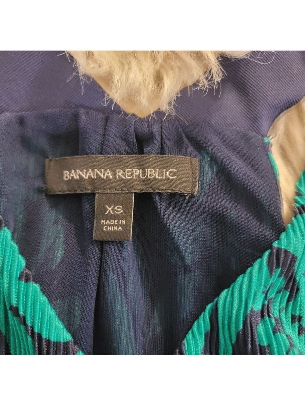Banana Republic Pleated Tropical Fern Tank - Picture 3 of 5
